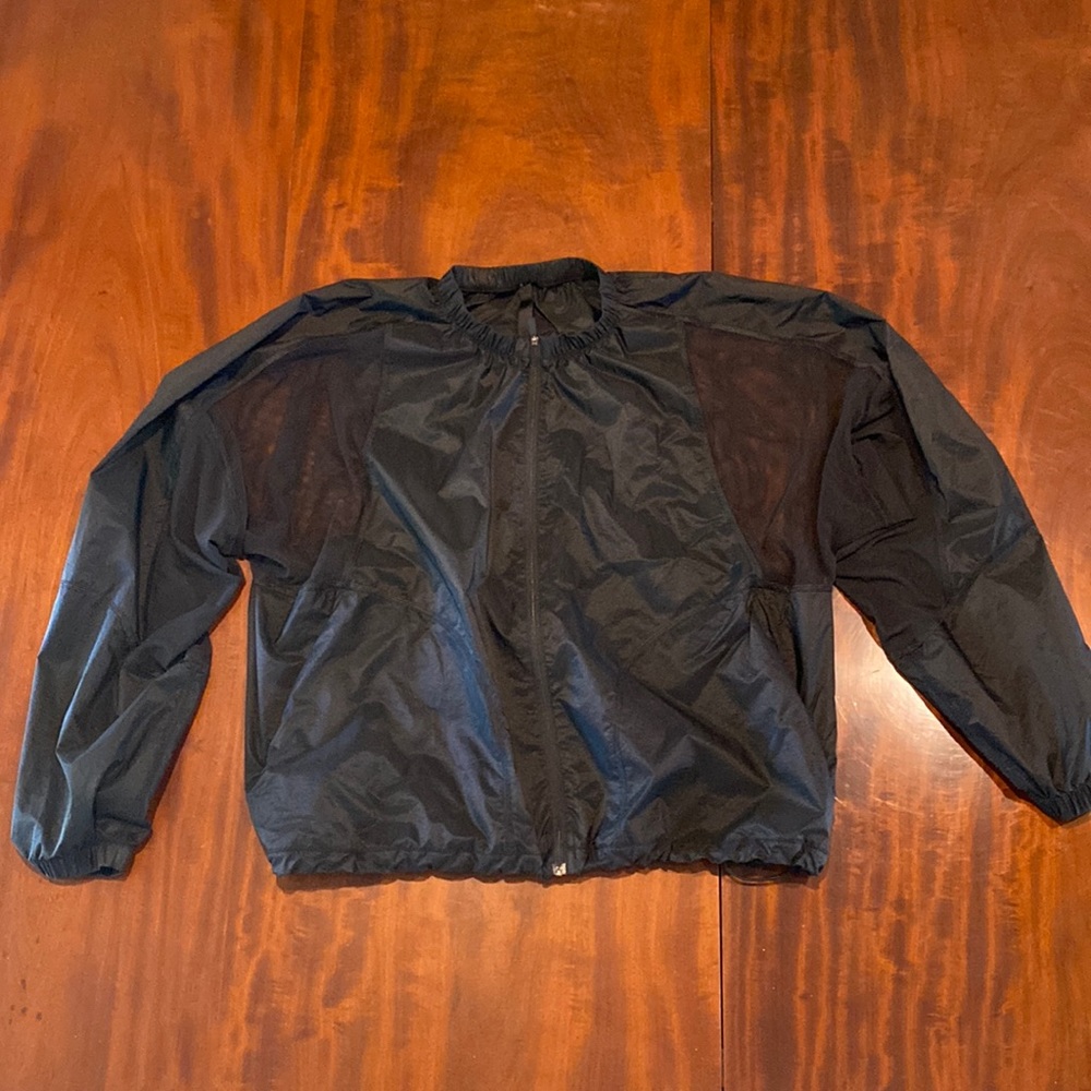 Lululemon windbreaker with mesh armpit cutouts